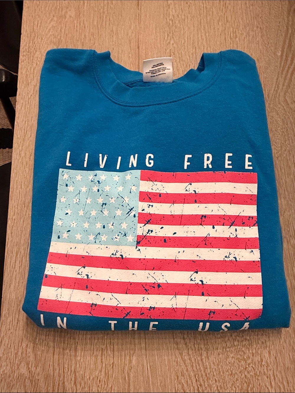Living fully Living Free USA Flag sweatshirt - M